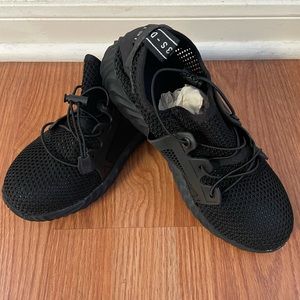 Safe Boot steel toed work tennis shoes